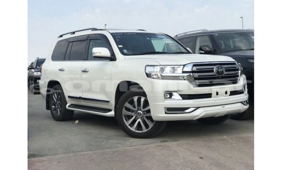Buy Import Toyota Land Cruiser White Car in Import - Dubai in Dhufar