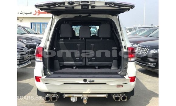 Buy Import Toyota Land Cruiser White Car in Import - Dubai in Dhufar Buy Import Toyota Land Cruiser White Car in Import - Dubai in Dhufar