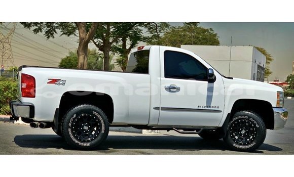 Buy Import Chevrolet Silverado White Car in Import - Dubai in Dhufar Buy Import Chevrolet Silverado White Car in Import - Dubai in Dhufar