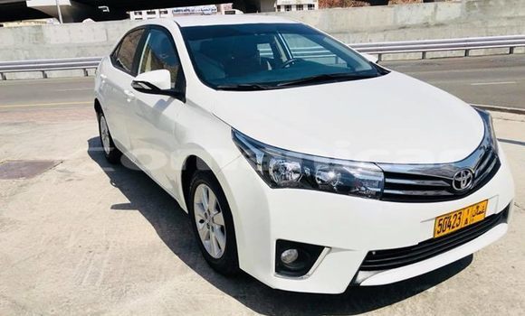 Buy Used Toyota Corolla White Car in Muscat in Masqat Buy Used Toyota Corolla White Car in Muscat in Masqat