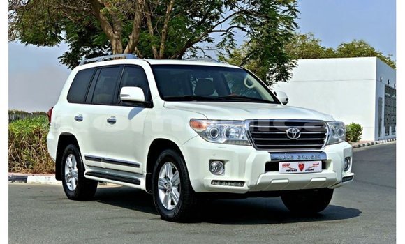 Buy Import Toyota Land Cruiser White Car in Import - Dubai in Dhufar Buy Import Toyota Land Cruiser White Car in Import - Dubai in Dhufar
