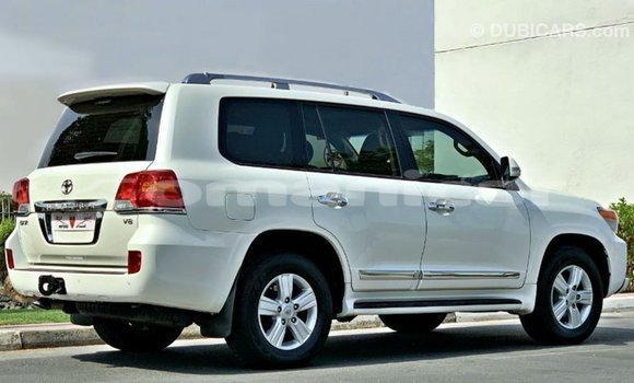 Buy Import Toyota Land Cruiser White Car in Import - Dubai in Dhufar Buy Import Toyota Land Cruiser White Car in Import - Dubai in Dhufar