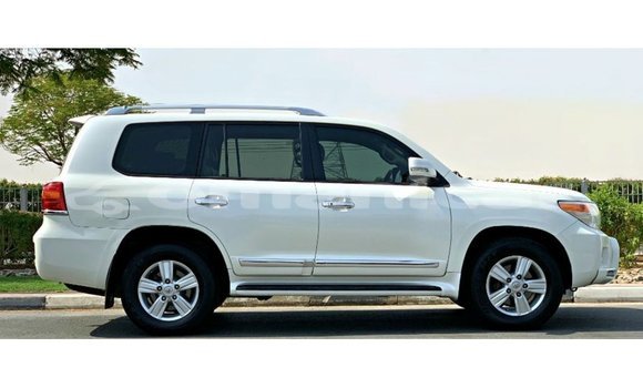 Buy Import Toyota Land Cruiser White Car in Import - Dubai in Dhufar Buy Import Toyota Land Cruiser White Car in Import - Dubai in Dhufar