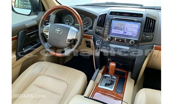 Buy Import Toyota Land Cruiser White Car in Import - Dubai in Dhufar Buy Import Toyota Land Cruiser White Car in Import - Dubai in Dhufar