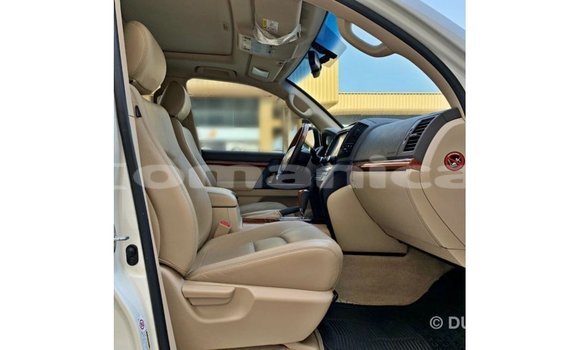 Buy Import Toyota Land Cruiser White Car in Import - Dubai in Dhufar Buy Import Toyota Land Cruiser White Car in Import - Dubai in Dhufar