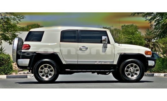 Buy Import Toyota FJ Cruiser White Car in Import - Dubai in Dhufar Buy Import Toyota FJ Cruiser White Car in Import - Dubai in Dhufar