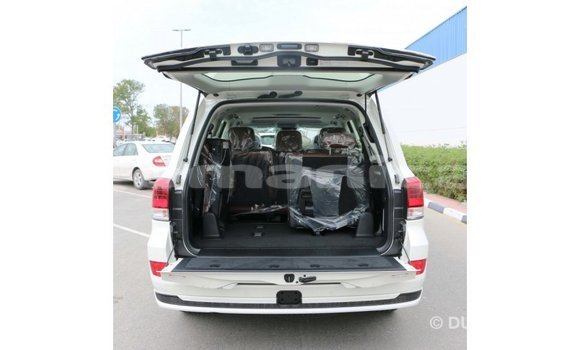 Buy Import Toyota Land Cruiser White Car in Import - Dubai in Dhufar Buy Import Toyota Land Cruiser White Car in Import - Dubai in Dhufar