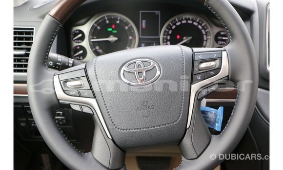 Buy Import Toyota Land Cruiser White Car in Import - Dubai in Dhufar Buy Import Toyota Land Cruiser White Car in Import - Dubai in Dhufar