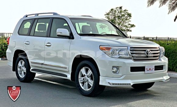Buy Import Toyota Land Cruiser White Car in Import - Dubai in Dhufar