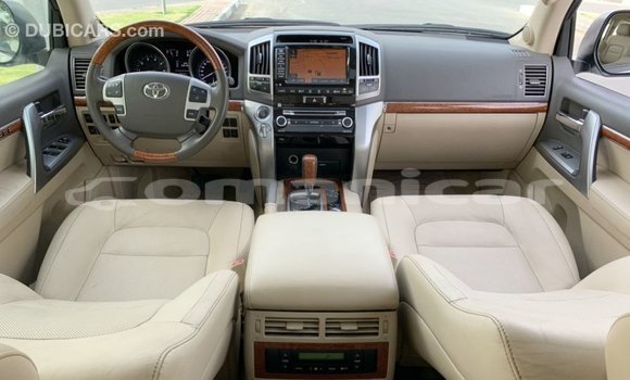 Buy Import Toyota Land Cruiser White Car in Import - Dubai in Dhufar Buy Import Toyota Land Cruiser White Car in Import - Dubai in Dhufar