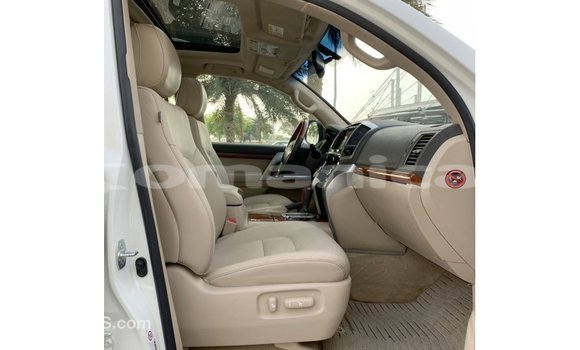 Buy Import Toyota Land Cruiser White Car in Import - Dubai in Dhufar Buy Import Toyota Land Cruiser White Car in Import - Dubai in Dhufar