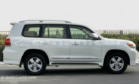 Buy Import Toyota Land Cruiser White Car in Import - Dubai in Dhufar Buy Import Toyota Land Cruiser White Car in Import - Dubai in Dhufar