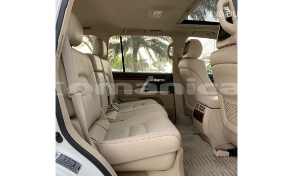 Buy Import Toyota Land Cruiser White Car in Import - Dubai in Dhufar Buy Import Toyota Land Cruiser White Car in Import - Dubai in Dhufar