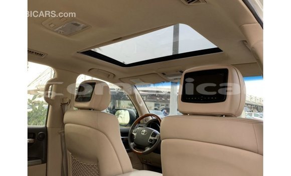 Buy Import Toyota Land Cruiser White Car in Import - Dubai in Dhufar Buy Import Toyota Land Cruiser White Car in Import - Dubai in Dhufar