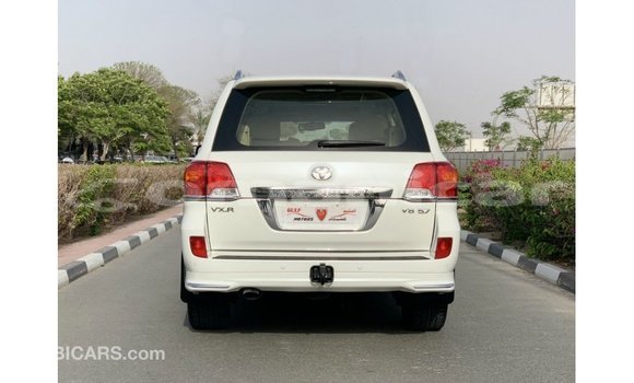 Buy Import Toyota Land Cruiser White Car in Import - Dubai in Dhufar Buy Import Toyota Land Cruiser White Car in Import - Dubai in Dhufar