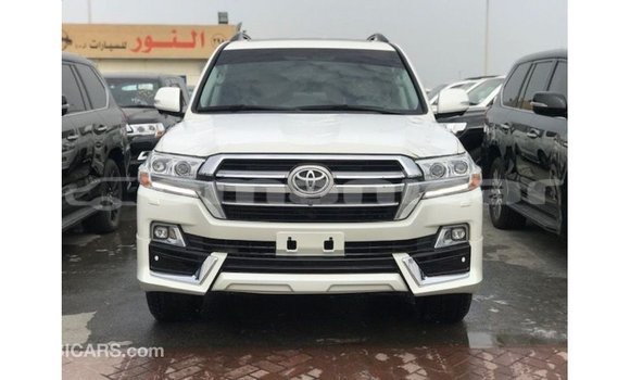 Buy Import Toyota Land Cruiser White Car in Import - Dubai in Dhufar Buy Import Toyota Land Cruiser White Car in Import - Dubai in Dhufar