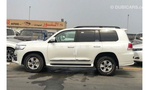 Buy Import Toyota Land Cruiser White Car in Import - Dubai in Dhufar Buy Import Toyota Land Cruiser White Car in Import - Dubai in Dhufar