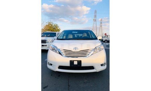 Buy Import Toyota Sienna White Car in Import - Dubai in Dhufar Buy Import Toyota Sienna White Car in Import - Dubai in Dhufar