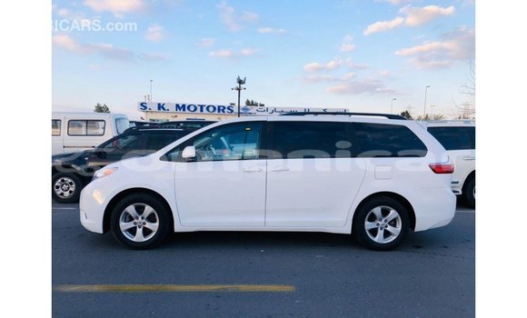 Buy Import Toyota Sienna White Car in Import - Dubai in Dhufar Buy Import Toyota Sienna White Car in Import - Dubai in Dhufar