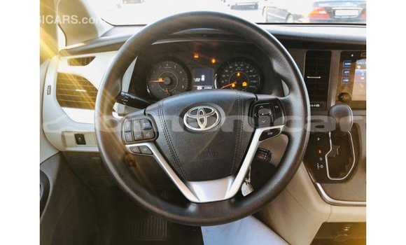 Buy Import Toyota Sienna White Car in Import - Dubai in Dhufar Buy Import Toyota Sienna White Car in Import - Dubai in Dhufar