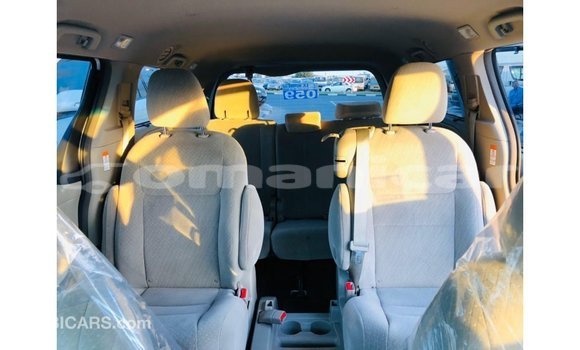Buy Import Toyota Sienna White Car in Import - Dubai in Dhufar Buy Import Toyota Sienna White Car in Import - Dubai in Dhufar