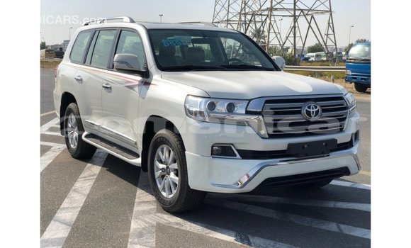 Buy Import Toyota Land Cruiser White Car in Import - Dubai in Dhufar Buy Import Toyota Land Cruiser White Car in Import - Dubai in Dhufar