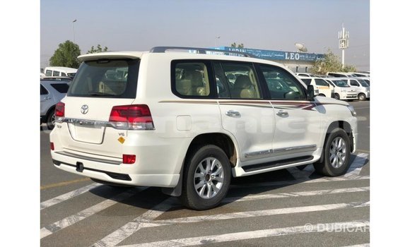 Buy Import Toyota Land Cruiser White Car in Import - Dubai in Dhufar Buy Import Toyota Land Cruiser White Car in Import - Dubai in Dhufar