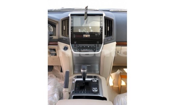 Buy Import Toyota Land Cruiser White Car in Import - Dubai in Dhufar Buy Import Toyota Land Cruiser White Car in Import - Dubai in Dhufar