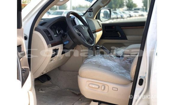 Buy Import Toyota Land Cruiser White Car in Import - Dubai in Dhufar Buy Import Toyota Land Cruiser White Car in Import - Dubai in Dhufar