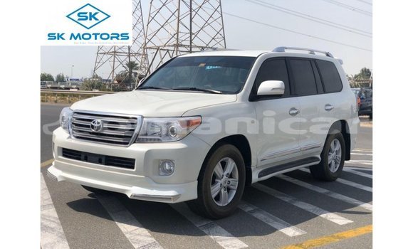 Buy Import Toyota Land Cruiser White Car in Import - Dubai in Dhufar Buy Import Toyota Land Cruiser White Car in Import - Dubai in Dhufar