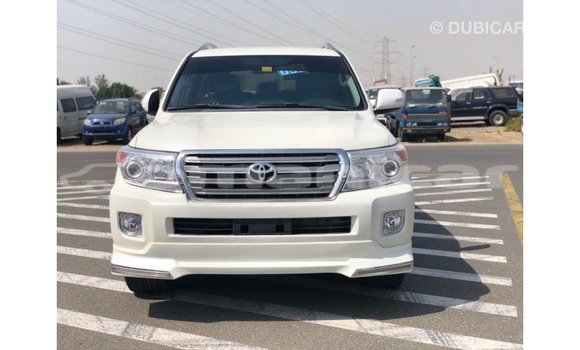 Buy Import Toyota Land Cruiser White Car in Import - Dubai in Dhufar Buy Import Toyota Land Cruiser White Car in Import - Dubai in Dhufar