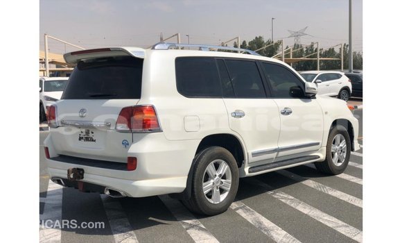 Buy Import Toyota Land Cruiser White Car in Import - Dubai in Dhufar Buy Import Toyota Land Cruiser White Car in Import - Dubai in Dhufar