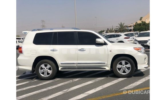 Buy Import Toyota Land Cruiser White Car in Import - Dubai in Dhufar Buy Import Toyota Land Cruiser White Car in Import - Dubai in Dhufar