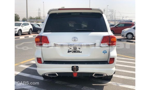 Buy Import Toyota Land Cruiser White Car in Import - Dubai in Dhufar Buy Import Toyota Land Cruiser White Car in Import - Dubai in Dhufar
