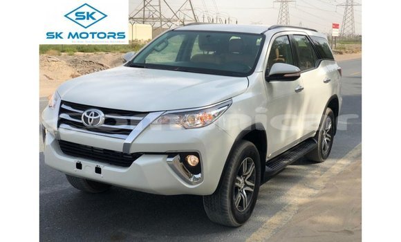 Buy Import Toyota Fortuner White Car in Import - Dubai in Dhufar