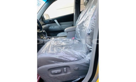 Buy Import Toyota Highlander Other Car in Import - Dubai in Dhufar Buy Import Toyota Highlander Other Car in Import - Dubai in Dhufar