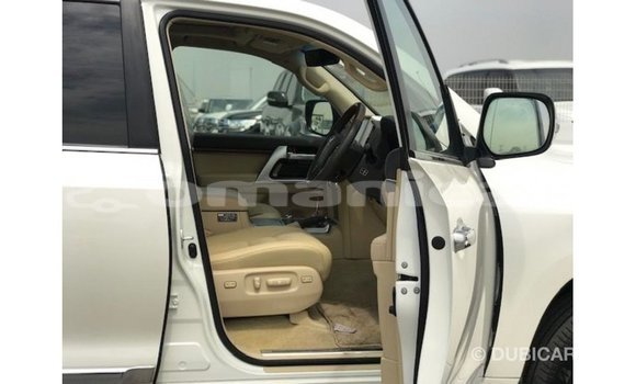 Buy Import Toyota Land Cruiser White Car in Import - Dubai in Dhufar Buy Import Toyota Land Cruiser White Car in Import - Dubai in Dhufar