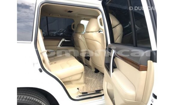 Buy Import Toyota Land Cruiser White Car in Import - Dubai in Dhufar Buy Import Toyota Land Cruiser White Car in Import - Dubai in Dhufar
