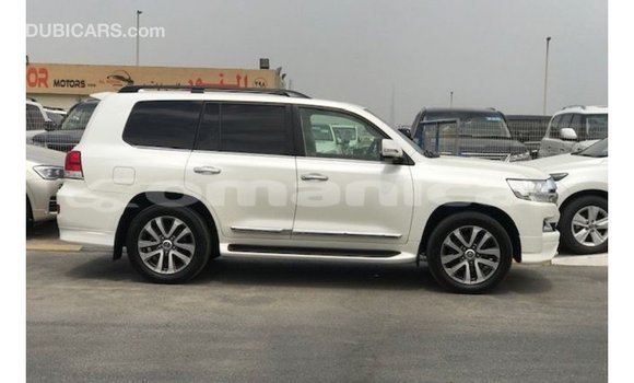 Buy Import Toyota Land Cruiser White Car in Import - Dubai in Dhufar Buy Import Toyota Land Cruiser White Car in Import - Dubai in Dhufar