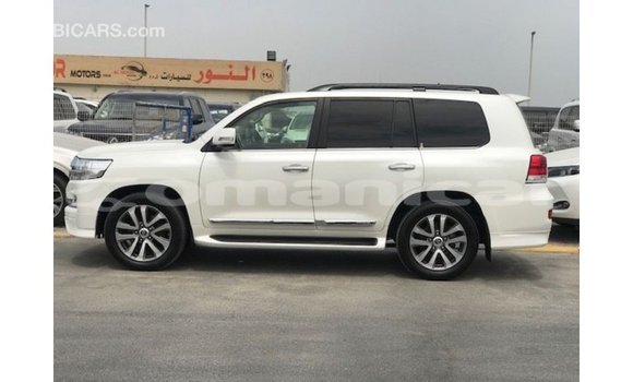 Buy Import Toyota Land Cruiser White Car in Import - Dubai in Dhufar Buy Import Toyota Land Cruiser White Car in Import - Dubai in Dhufar