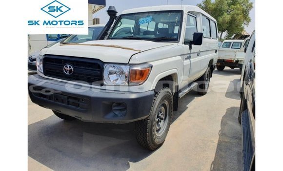 Buy Import Toyota Land Cruiser White Car in Import - Dubai in Dhufar Buy Import Toyota Land Cruiser White Car in Import - Dubai in Dhufar