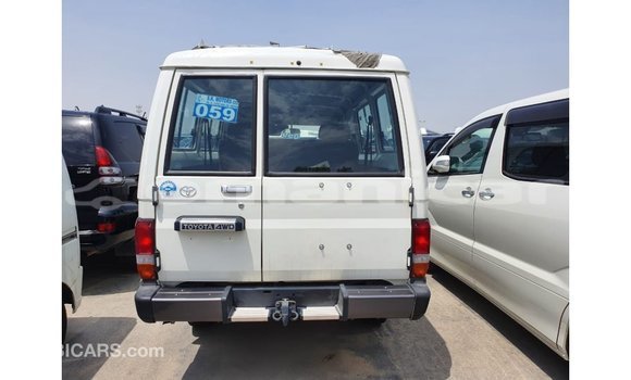 Buy Import Toyota Land Cruiser White Car in Import - Dubai in Dhufar Buy Import Toyota Land Cruiser White Car in Import - Dubai in Dhufar