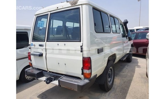 Buy Import Toyota Land Cruiser White Car in Import - Dubai in Dhufar Buy Import Toyota Land Cruiser White Car in Import - Dubai in Dhufar