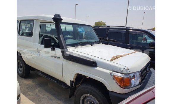 Buy Import Toyota Land Cruiser White Car in Import - Dubai in Dhufar Buy Import Toyota Land Cruiser White Car in Import - Dubai in Dhufar