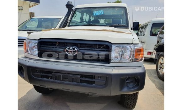 Buy Import Toyota Land Cruiser White Car in Import - Dubai in Dhufar Buy Import Toyota Land Cruiser White Car in Import - Dubai in Dhufar