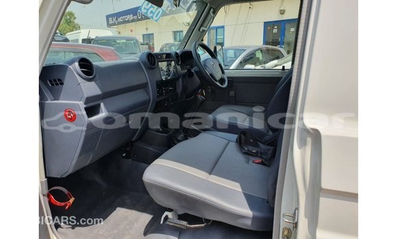 Buy Import Toyota Land Cruiser White Car in Import - Dubai in Dhufar Buy Import Toyota Land Cruiser White Car in Import - Dubai in Dhufar