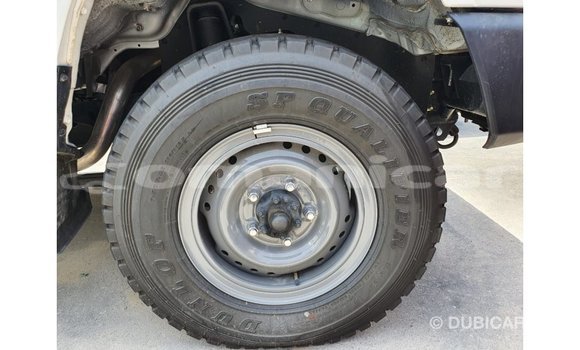 Buy Import Toyota Land Cruiser White Car in Import - Dubai in Dhufar Buy Import Toyota Land Cruiser White Car in Import - Dubai in Dhufar