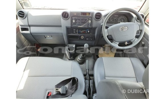 Buy Import Toyota Land Cruiser White Car in Import - Dubai in Dhufar Buy Import Toyota Land Cruiser White Car in Import - Dubai in Dhufar