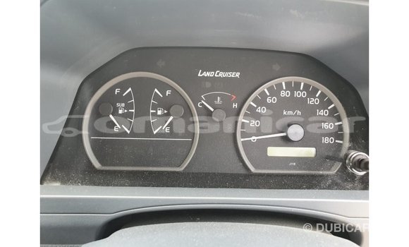 Buy Import Toyota Land Cruiser White Car in Import - Dubai in Dhufar Buy Import Toyota Land Cruiser White Car in Import - Dubai in Dhufar