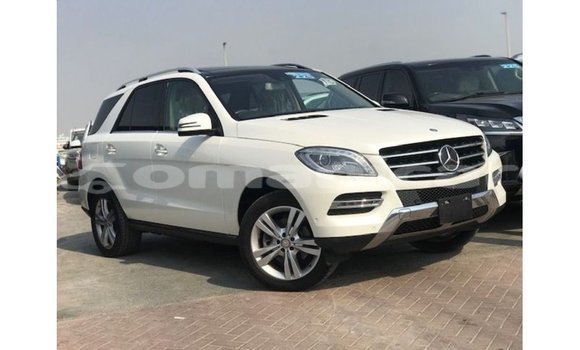 Buy Import Mercedes-Benz 190 White Car in Import - Dubai in Dhufar